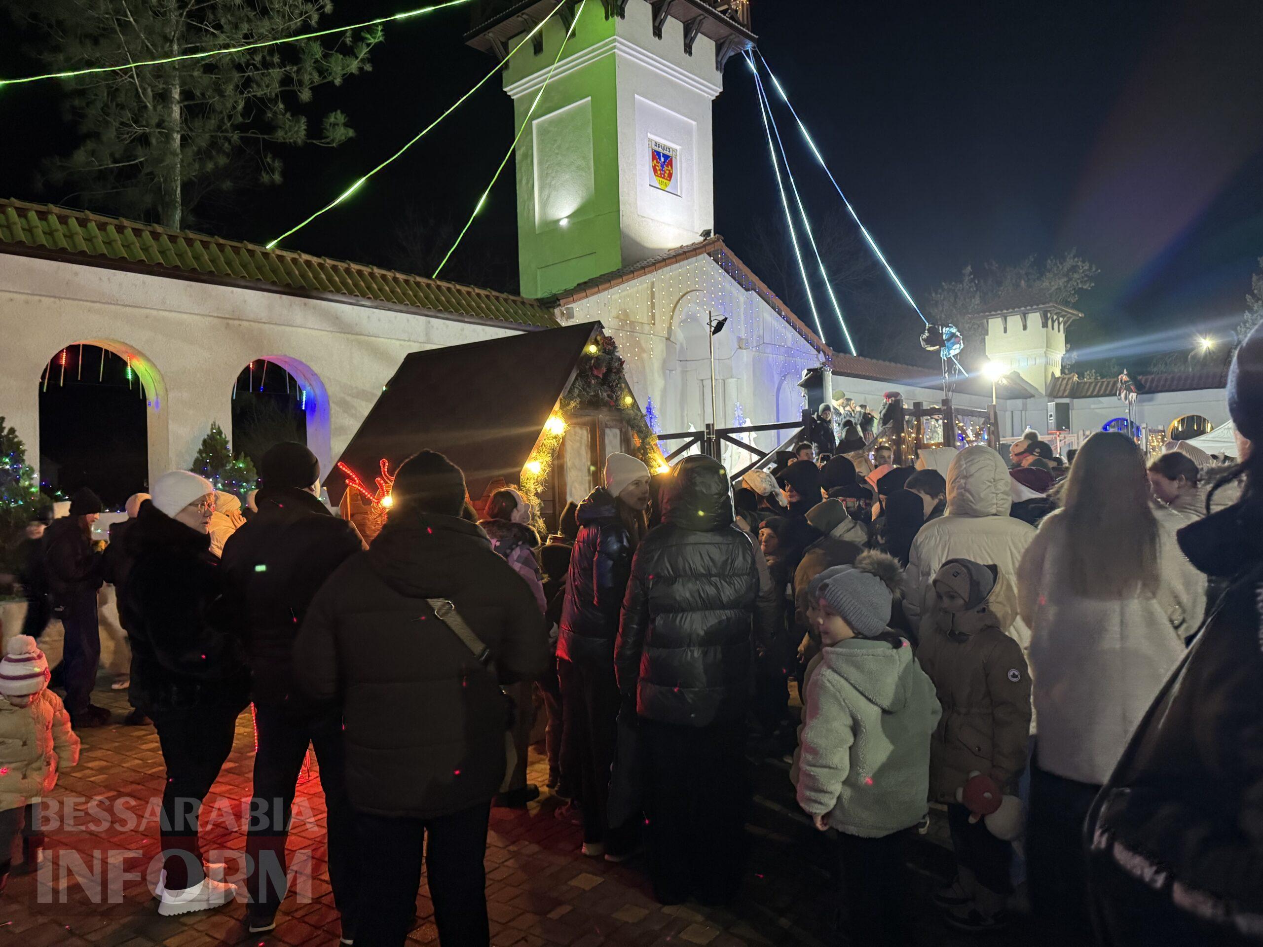 Свято, що об’єднує: в Арцизі урочисто відкрили головну новорічну ялинку громади
