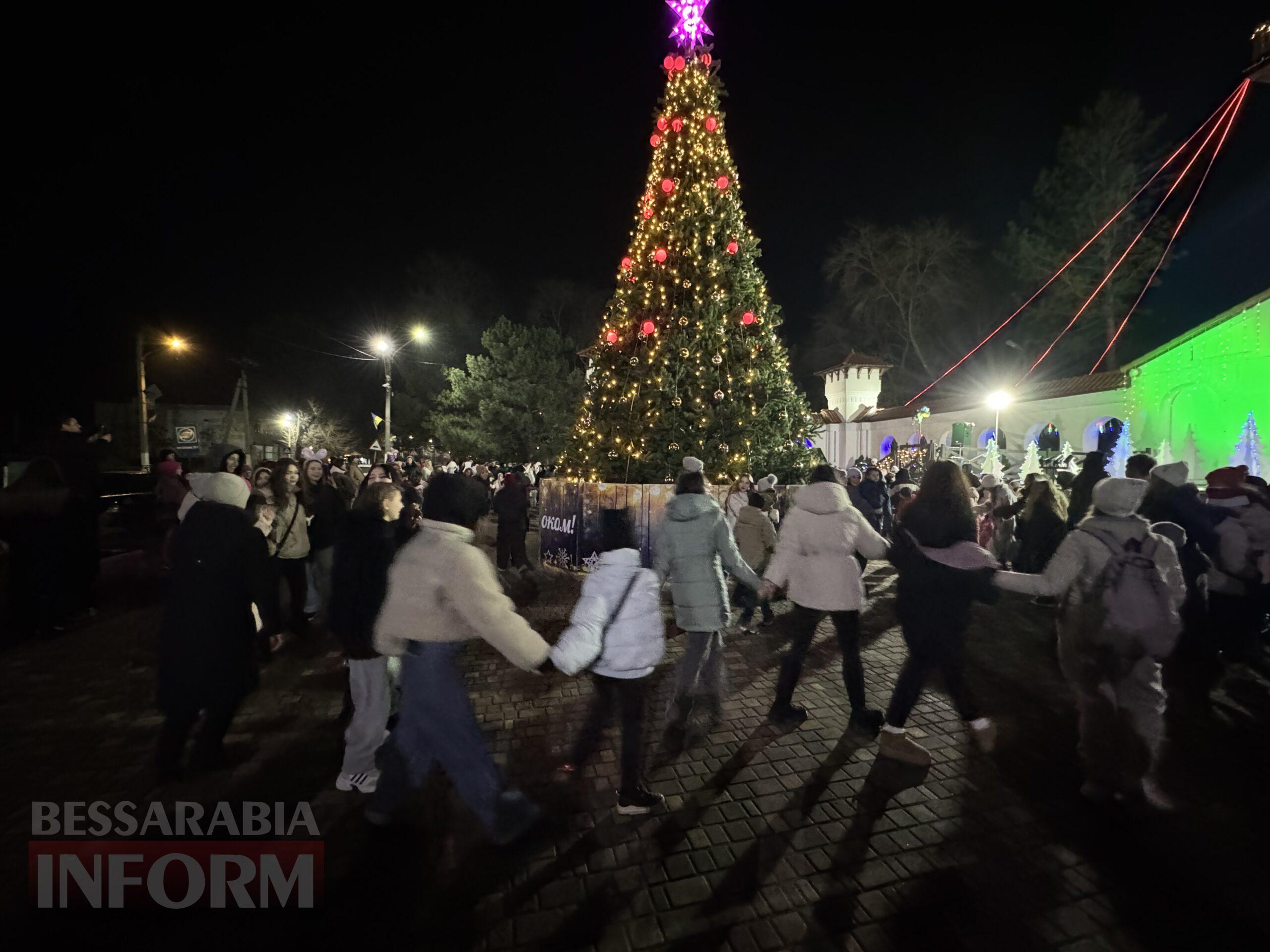 Свято, що об’єднує: в Арцизі урочисто відкрили головну новорічну ялинку громади