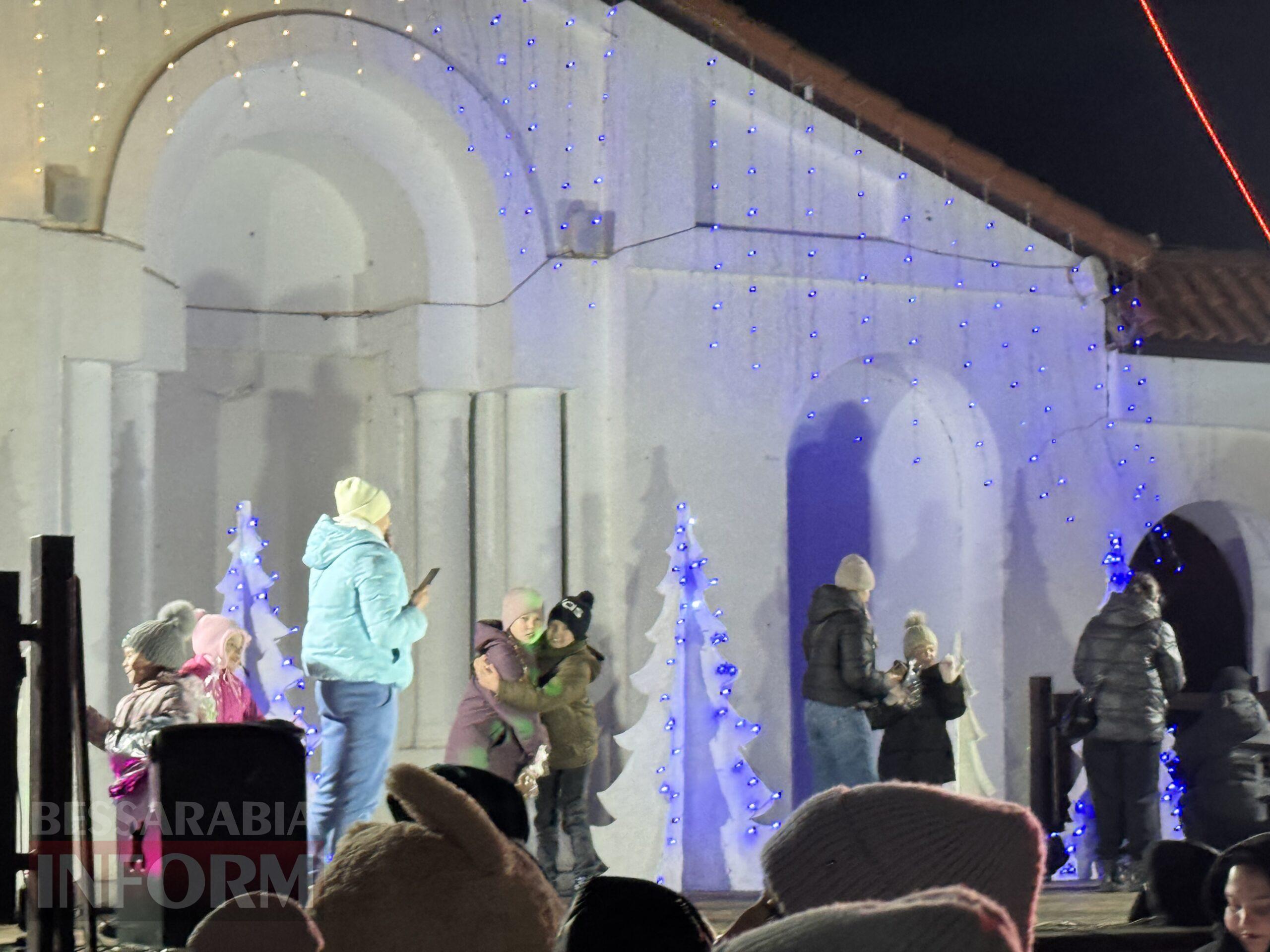 Свято, що об’єднує: в Арцизі урочисто відкрили головну новорічну ялинку громади