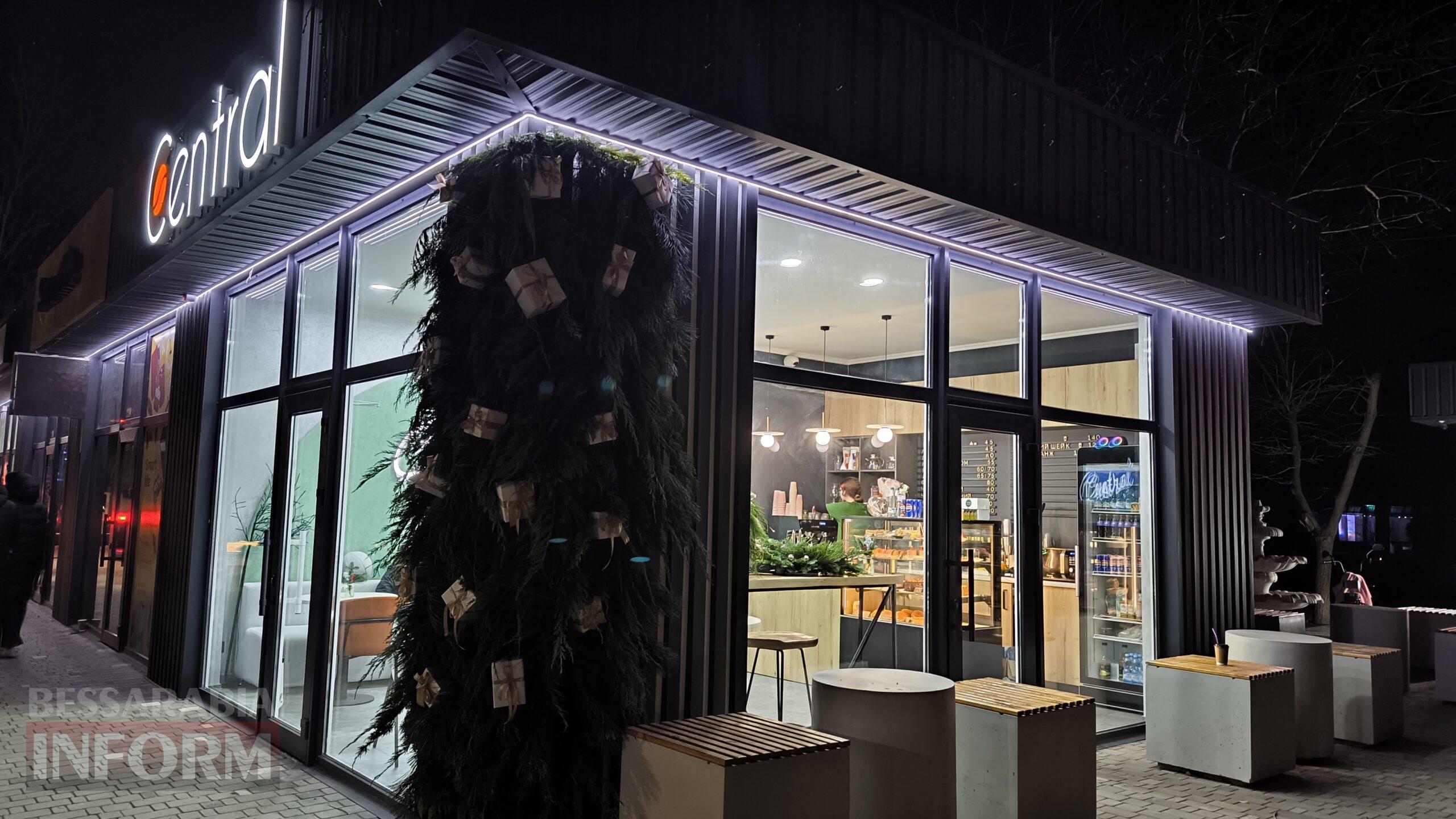 Попри важкі часи, Кілія по-особливому вдяглася у новорічне вбрання: фоторепортаж