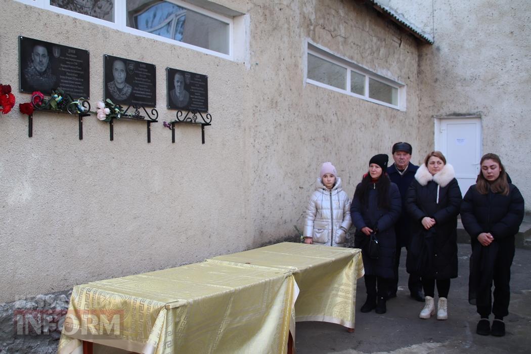 Вони пішли, щоб ми жили: у Виноградівці Болградської громади відкрили меморіальні дошки трьом Героям