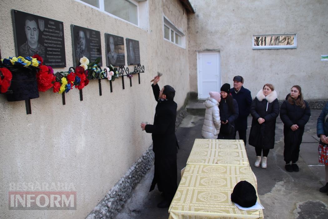 Вони пішли, щоб ми жили: у Виноградівці Болградської громади відкрили меморіальні дошки трьом Героям