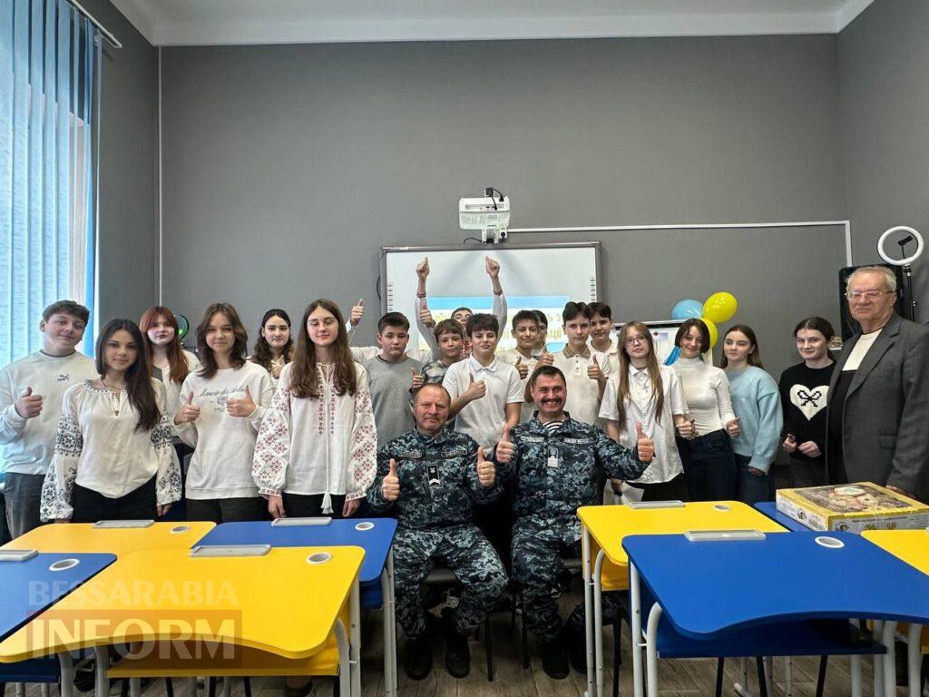 Зцілення душ та стимул до роздумів: до гімназистів Аккермана завітали моряки-прикордонники