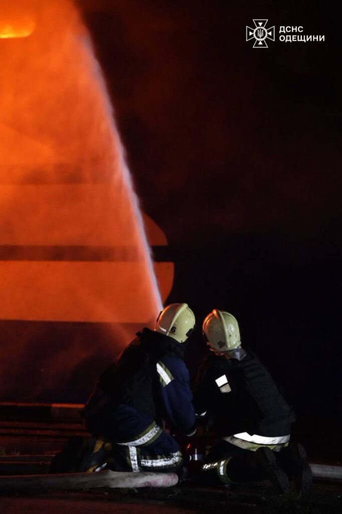 рф атакувала цивільне судно у порту Чорноморська