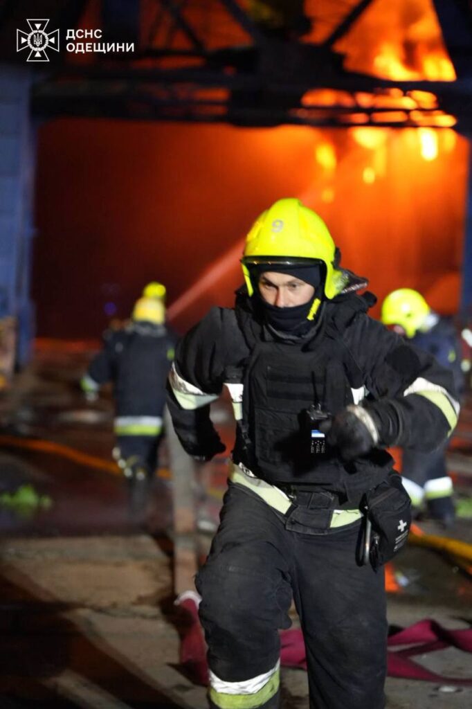 рф атакувала цивільне судно у порту Чорноморська