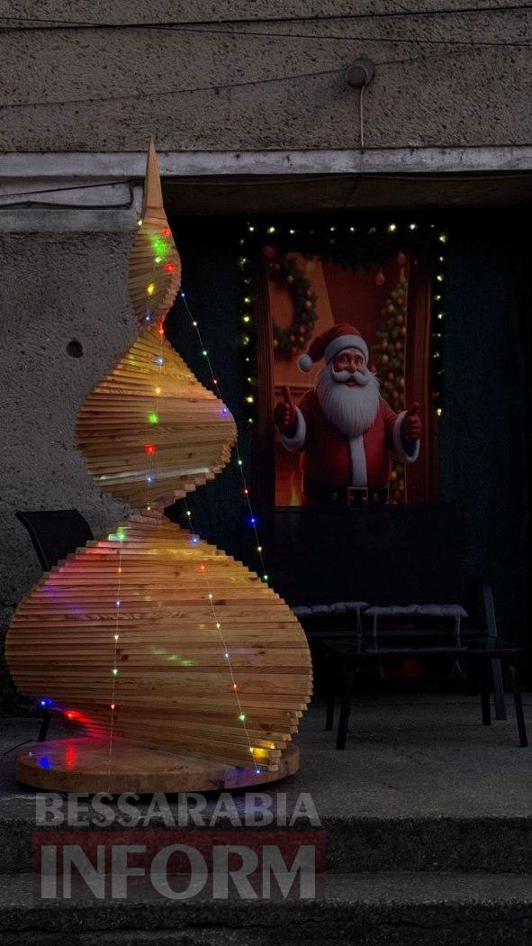 Попри важкі часи, Кілія по-особливому вдяглася у новорічне вбрання: фоторепортаж