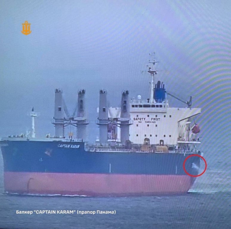 росіяни поцілили у два судна, що перебували у портах Одещини: є поранені