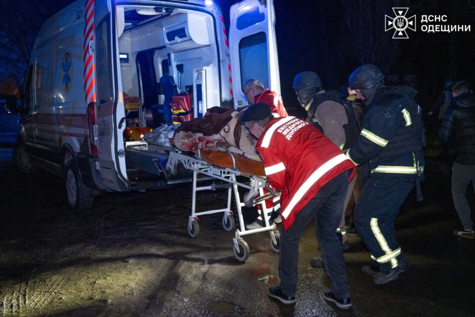 У ніч на 4 грудня ворог атакував Одесу ударними БПЛА: є постраждалі