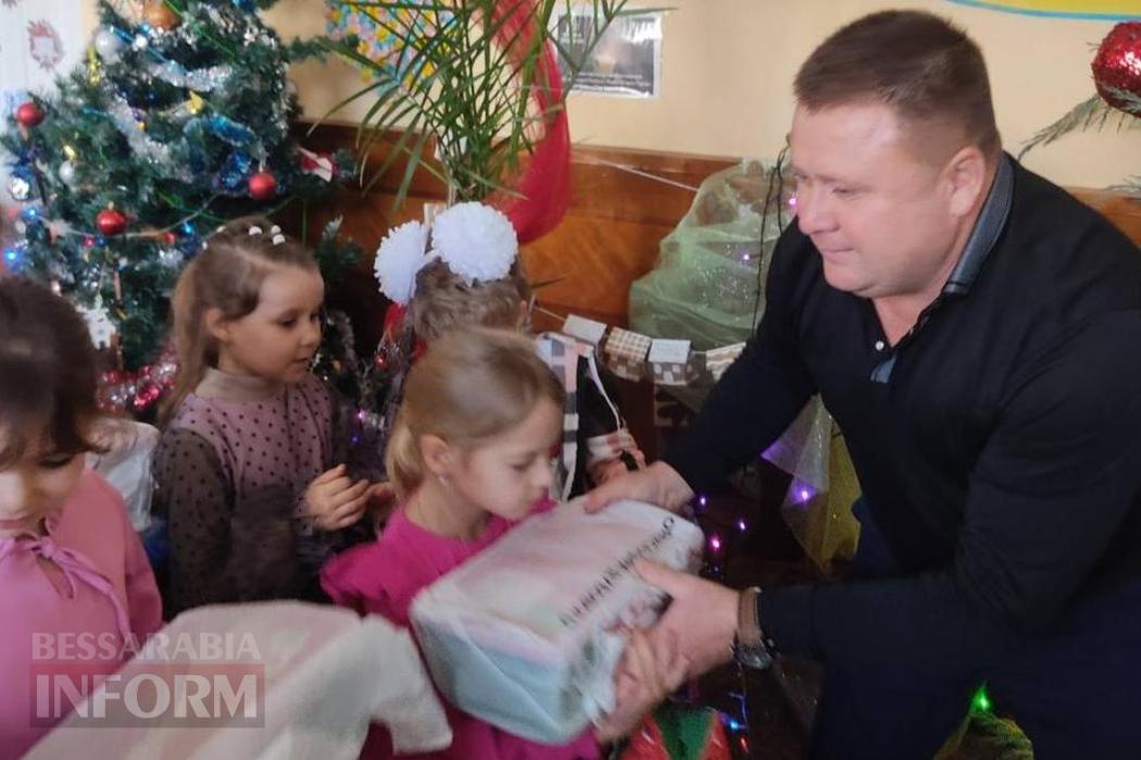 Тисячі дітей Кілійської громади отримали різдвяні подарунки від Олександра Дубового - триває традиційна акція "Фонда Добра та Любові"