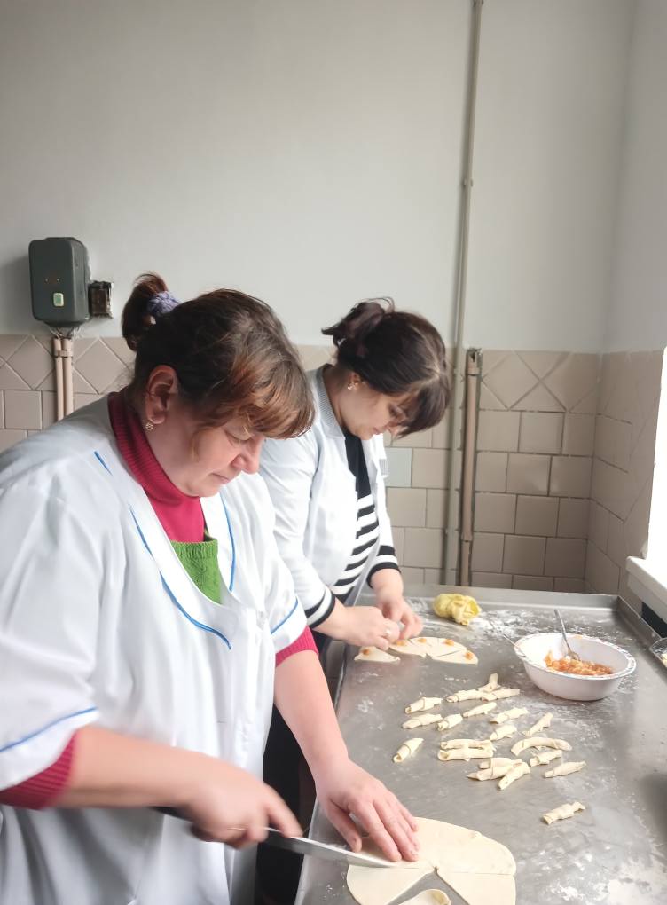 У громаді Ізмаїльського району спекли смаколики за домашніми рецептами для захисників