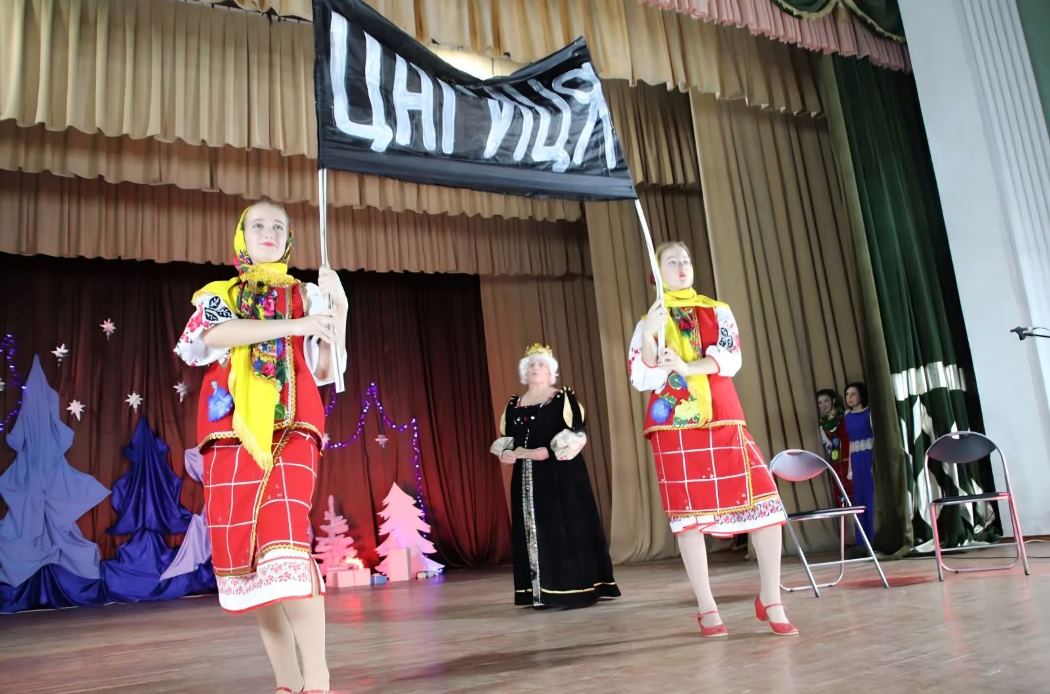 Різдвяне диво на сцені: у Болграді та Залізничному покажуть сімейну виставу «Ніч перед Різдвом»