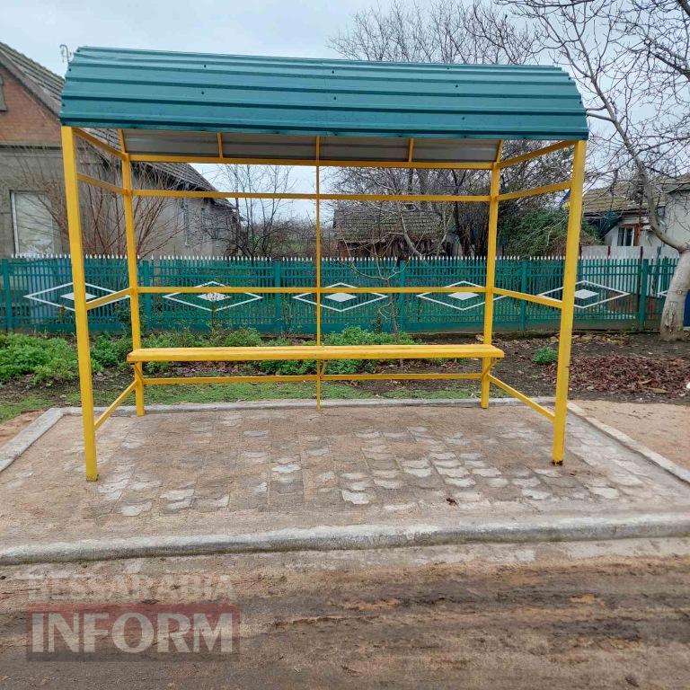 У Кілії комунальники облаштували зупинку на місці курсування шкільного автобуса