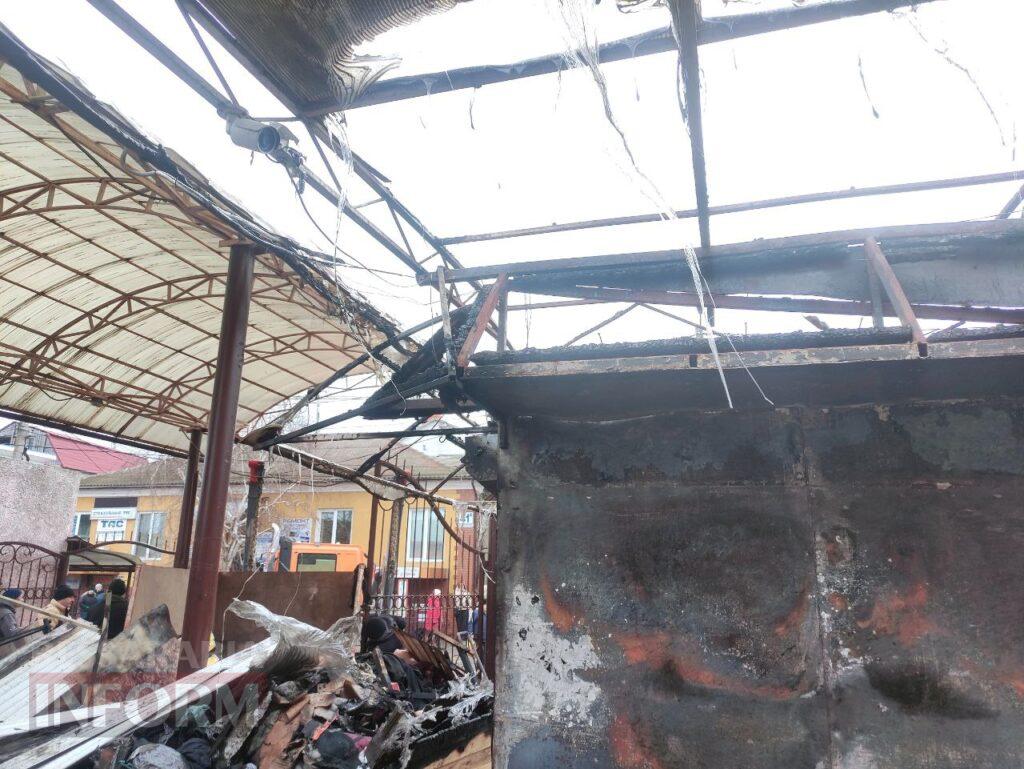 "І шахедів не треба": у нічній пожежі згоріли кіоски на ринку Аккермана