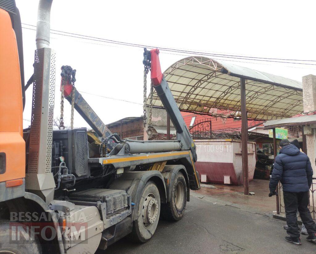 "І шахедів не треба": у нічній пожежі згоріли кіоски на ринку Аккермана