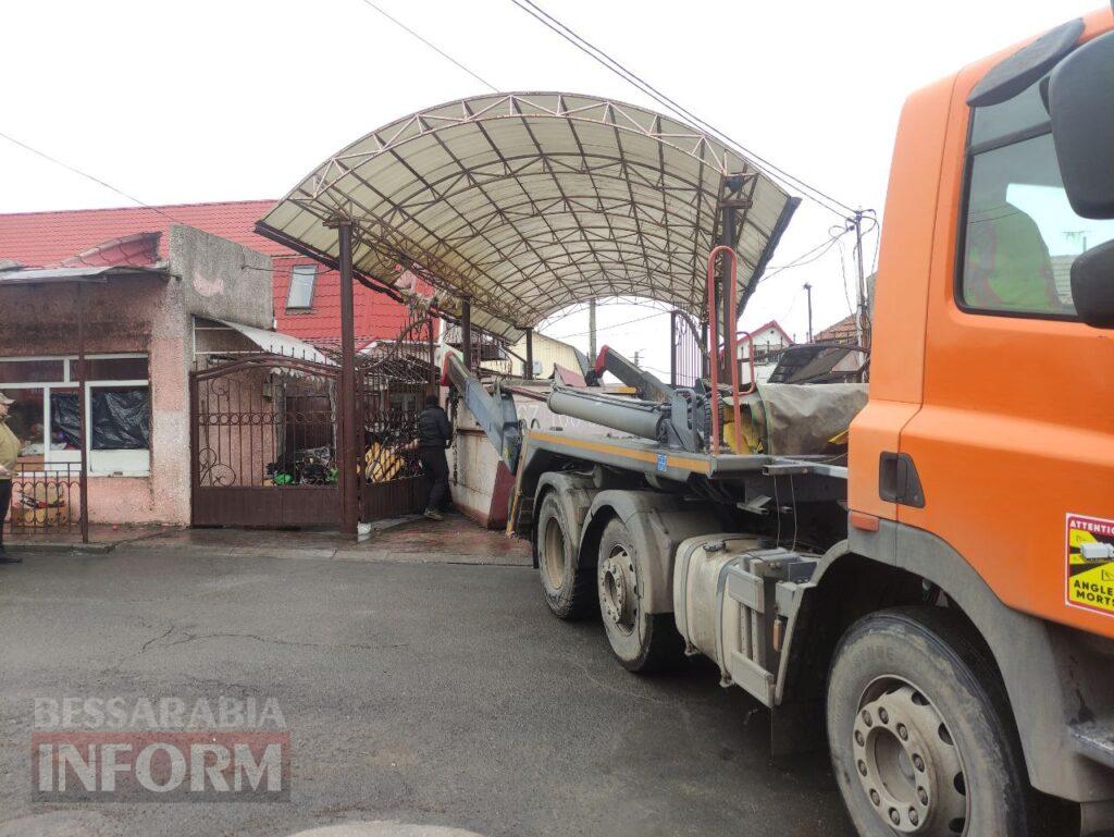 "І шахедів не треба": у нічній пожежі згоріли кіоски на ринку Аккермана