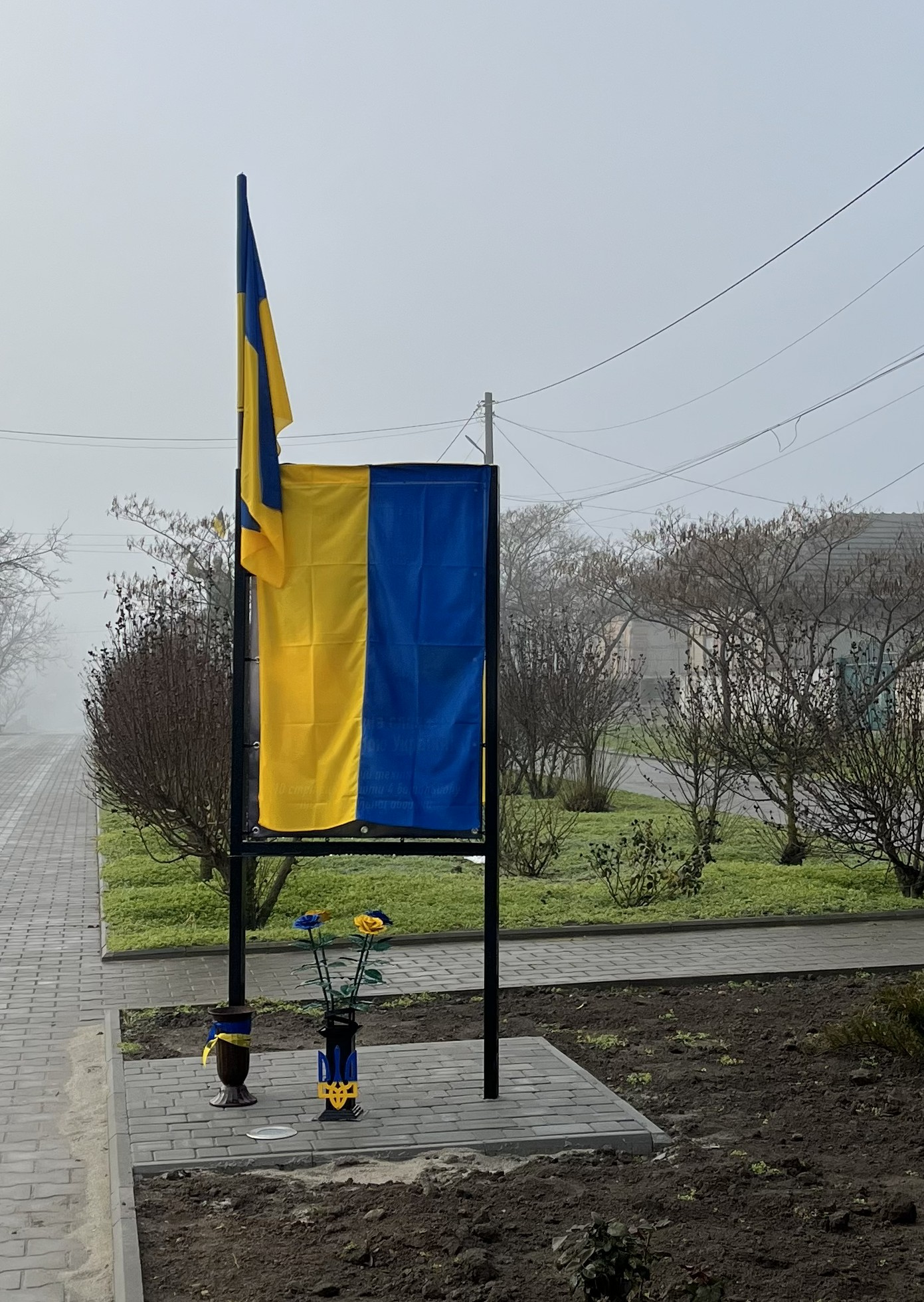 На Алеї Слави селища Катлабуг відбулося урочисте відкриття нових пам'ятних банерів