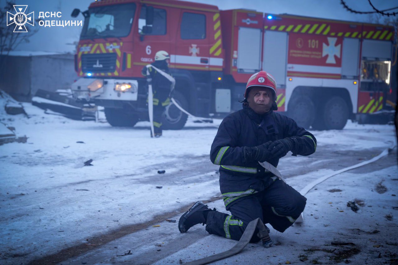 Ворог на світанку цинічно атакував житлові квартали та об’єкти енергетики Одещини