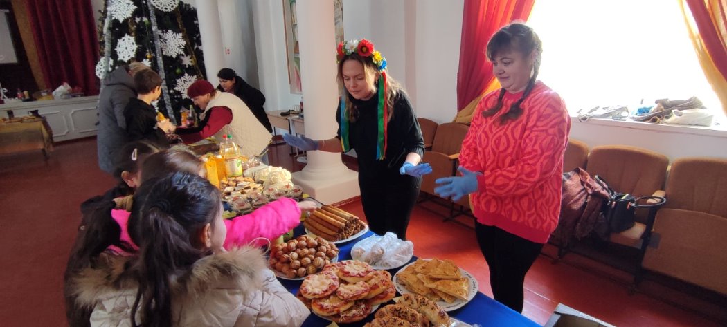 Єдність, смаколики й добрі серця: у Болградській гімназії зібрали майже 74 тисячі гривень для ЗСУ