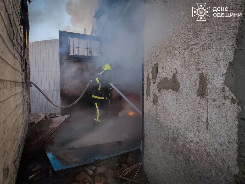 Вночі Одещина пережила чергову атаку "шахедів": є руйнування та постраждалий. Оновлено - додано фото