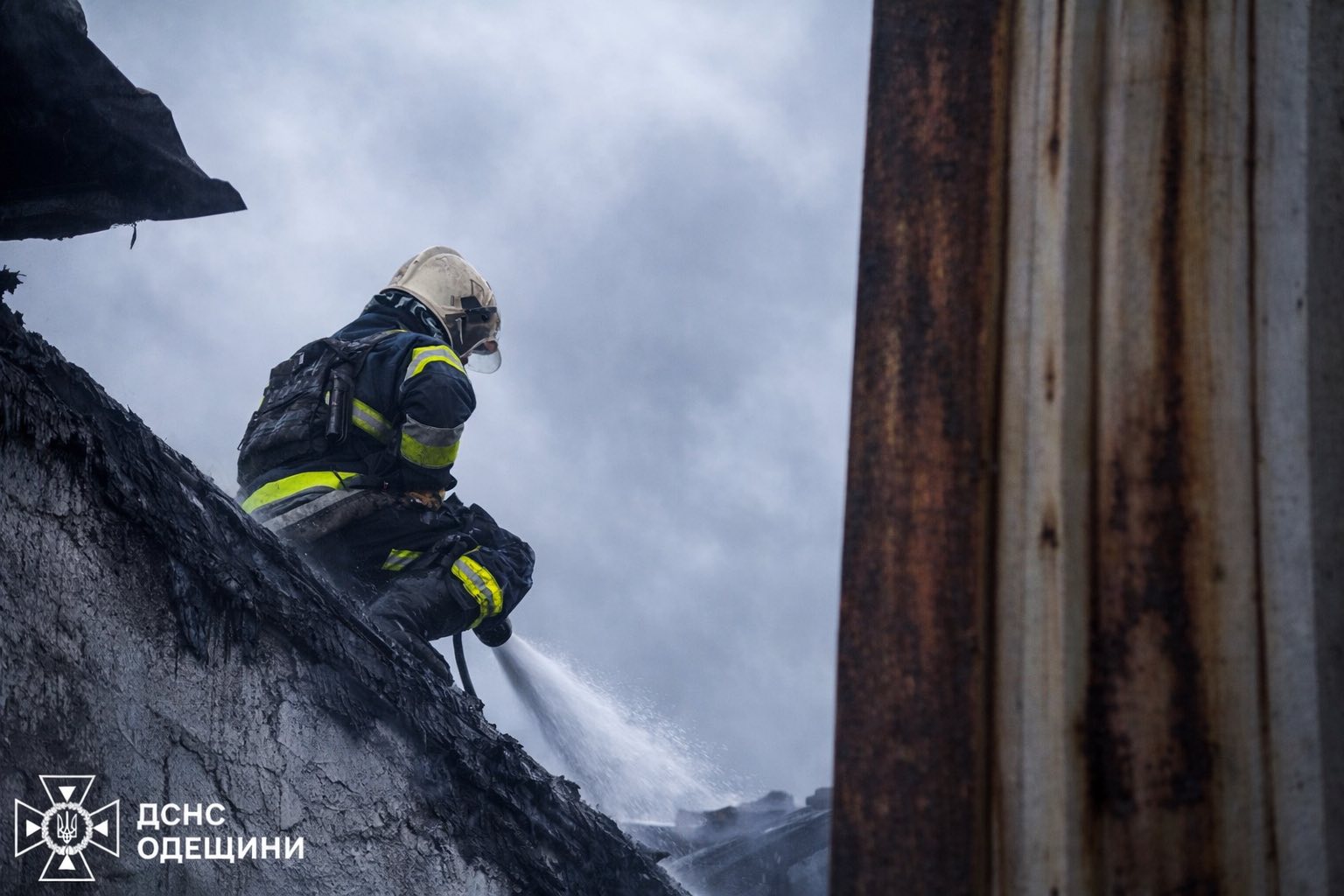 Ворог на світанку цинічно атакував житлові квартали та об’єкти енергетики Одещини