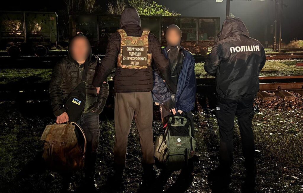 Потягом до прикордоння: мешканець Арцижчини організував схему втечі чоловіків