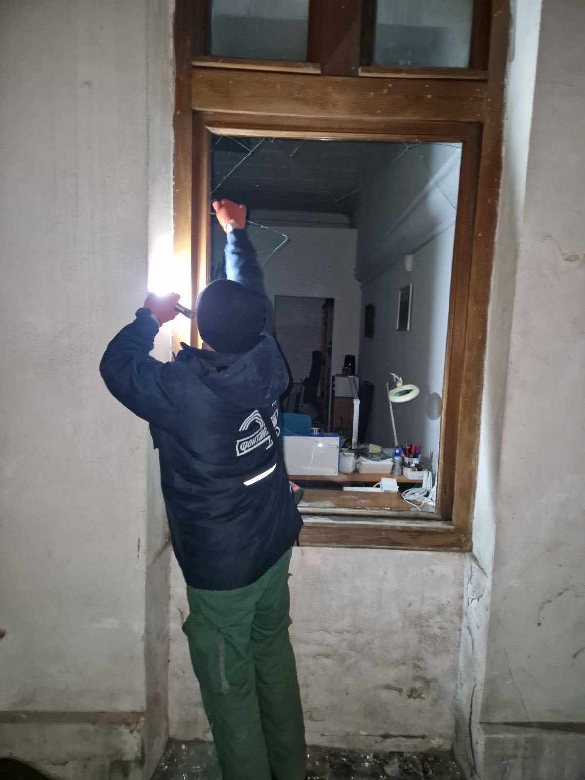 В ніч проти 27 січня ворог знов атакував Одесу: під завалами шукають людей