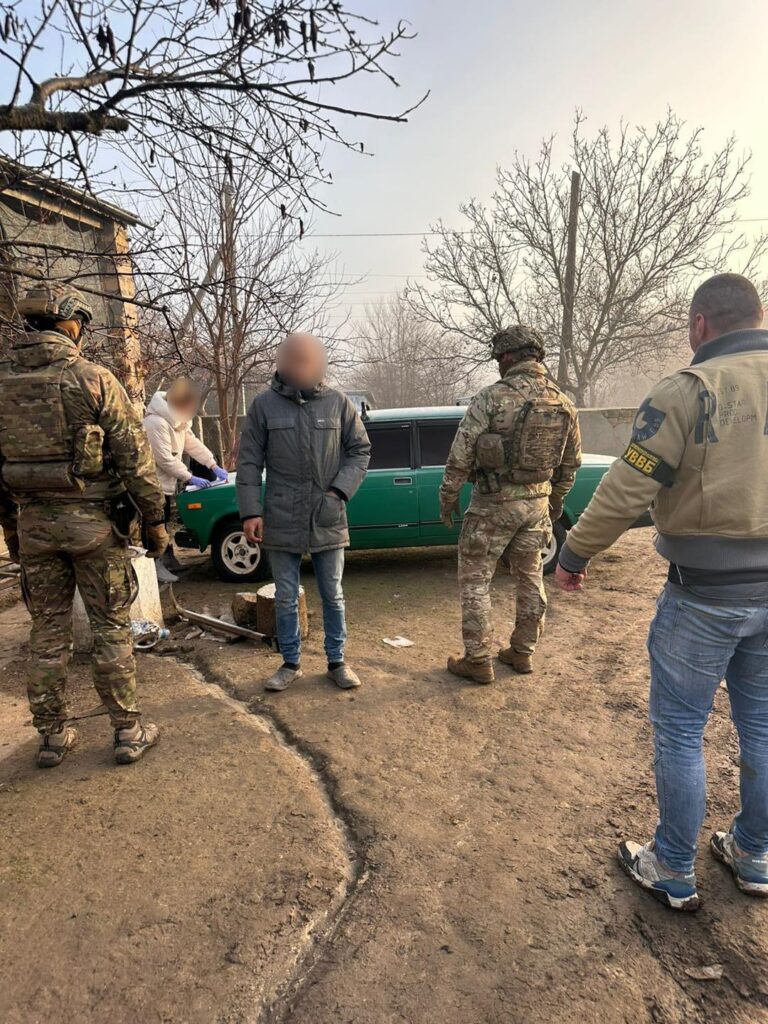 Потягом до прикордоння: мешканець Арцижчини організував схему втечі чоловіків