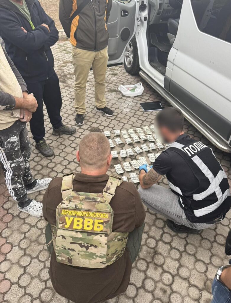 Потягом до прикордоння: мешканець Арцижчини організував схему втечі чоловіків