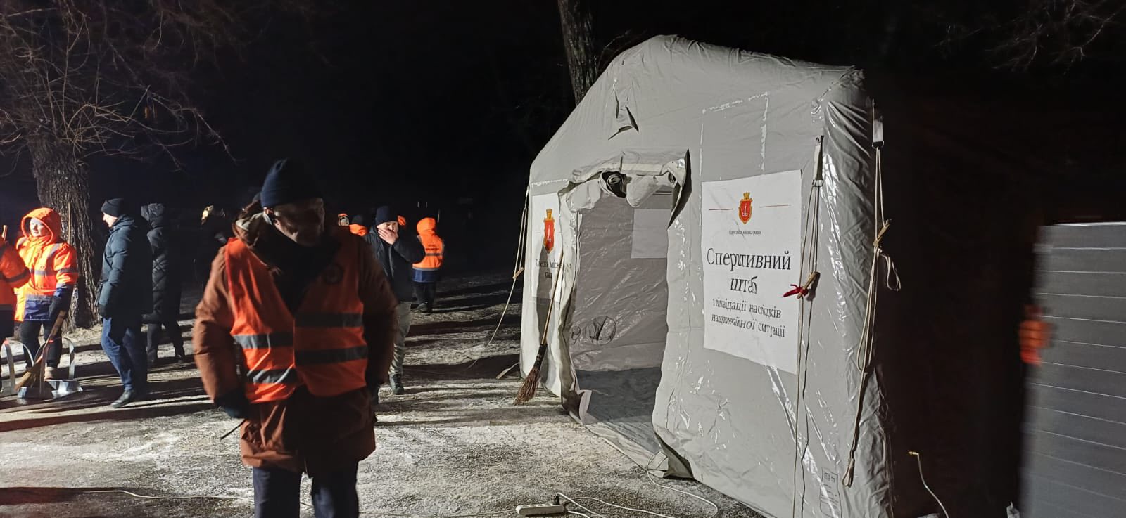 В ніч проти 27 січня ворог знов атакував Одесу: під завалами шукають людей