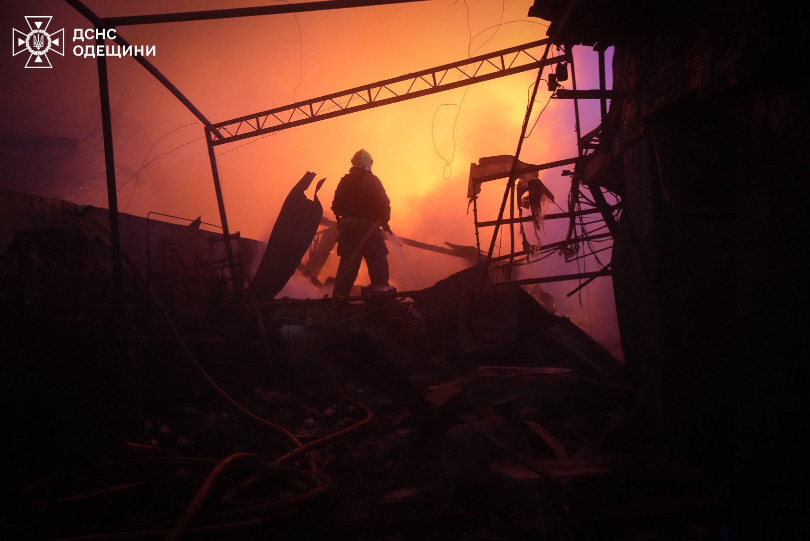 Вже другу ніч поспіль росія тероризує Одесу дронами: постраждало троє людей