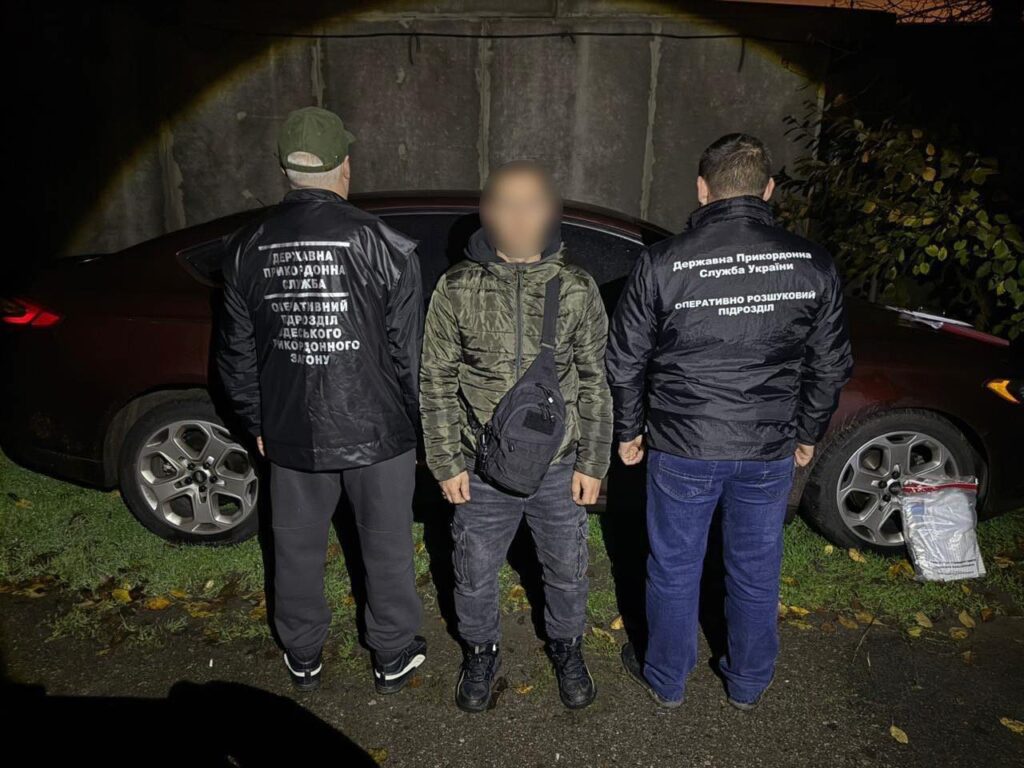 Потягом до прикордоння: мешканець Арцижчини організував схему втечі чоловіків