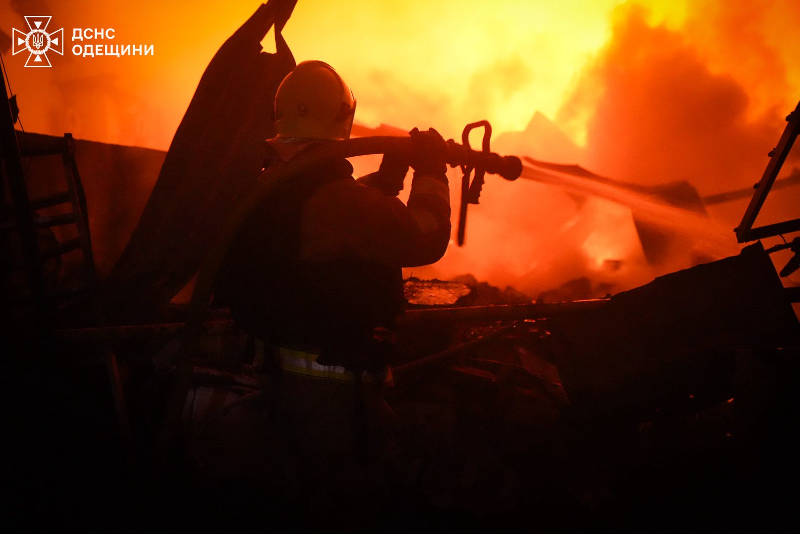 Вже другу ніч поспіль росія тероризує Одесу дронами: постраждало троє людей