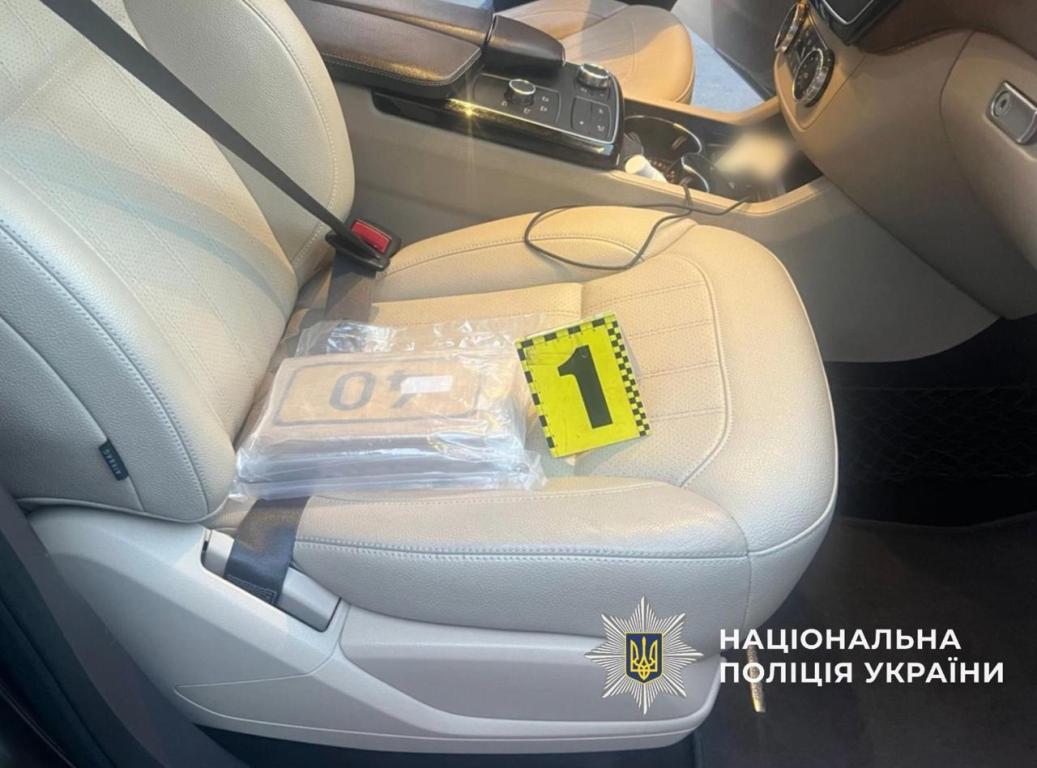 Організаторка з Бессарабії - у розшуку: на лаву підсудних відправили двох чоловіків за контрабанду кокаїну