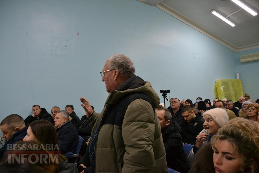 Кілійці, що не мають альтернативи електроопаленню, у відчаї прийшли на сесію через понаднормові відключення світла - влада шукає вихід