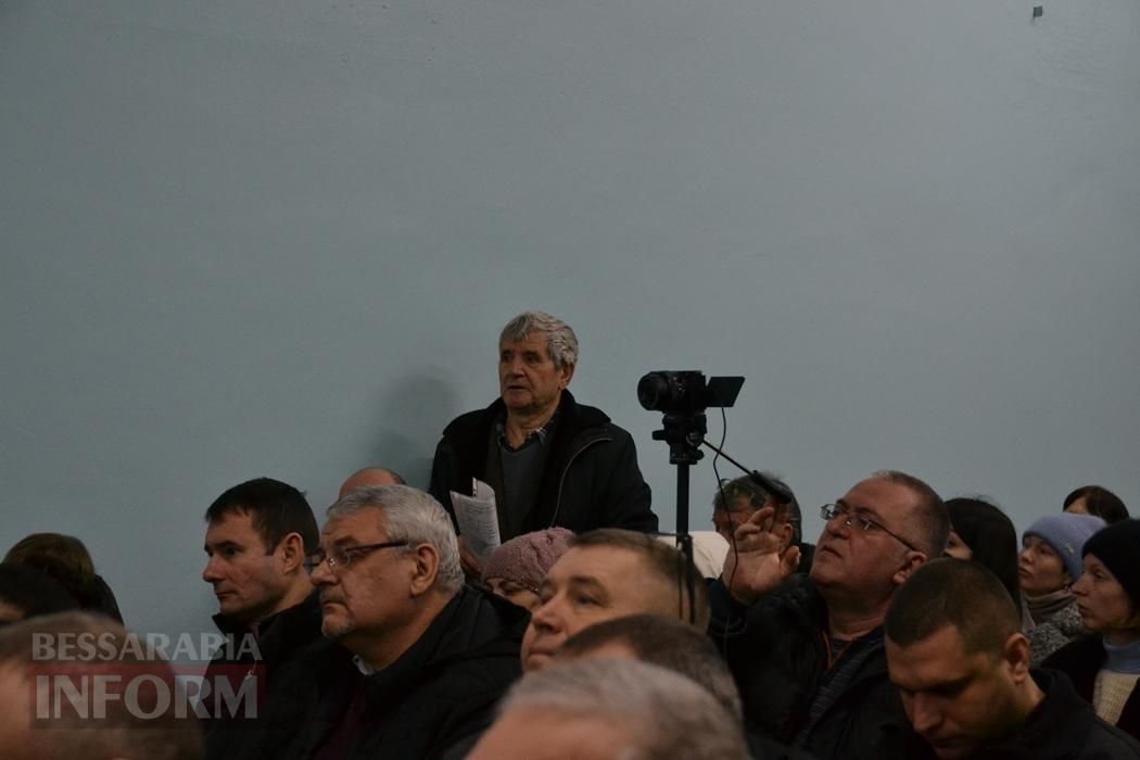 Кілійці, що не мають альтернативи електроопаленню, у відчаї прийшли на сесію через понаднормові відключення світла - влада шукає вихід