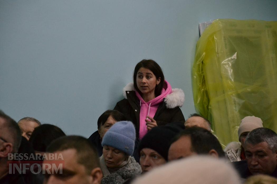 Кілійці, що не мають альтернативи електроопаленню, у відчаї прийшли на сесію через понаднормові відключення світла - влада шукає вихід