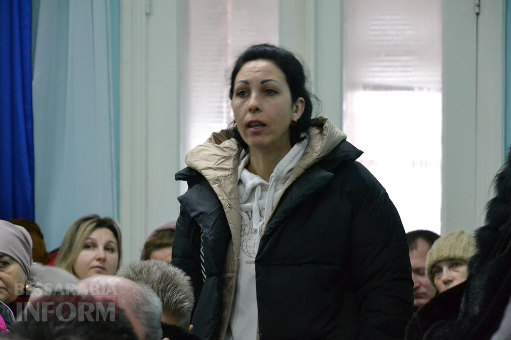 Кілійці, що не мають альтернативи електроопаленню, у відчаї прийшли на сесію через понаднормові відключення світла - влада шукає вихід