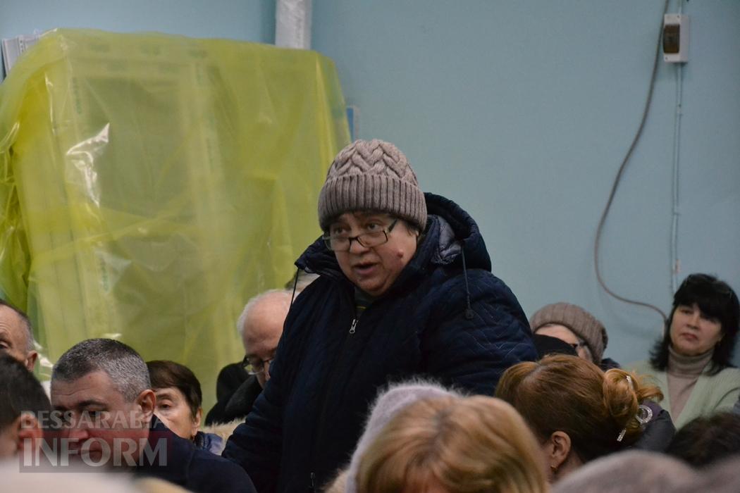 Кілійці, що не мають альтернативи електроопаленню, у відчаї прийшли на сесію через понаднормові відключення світла - влада шукає вихід