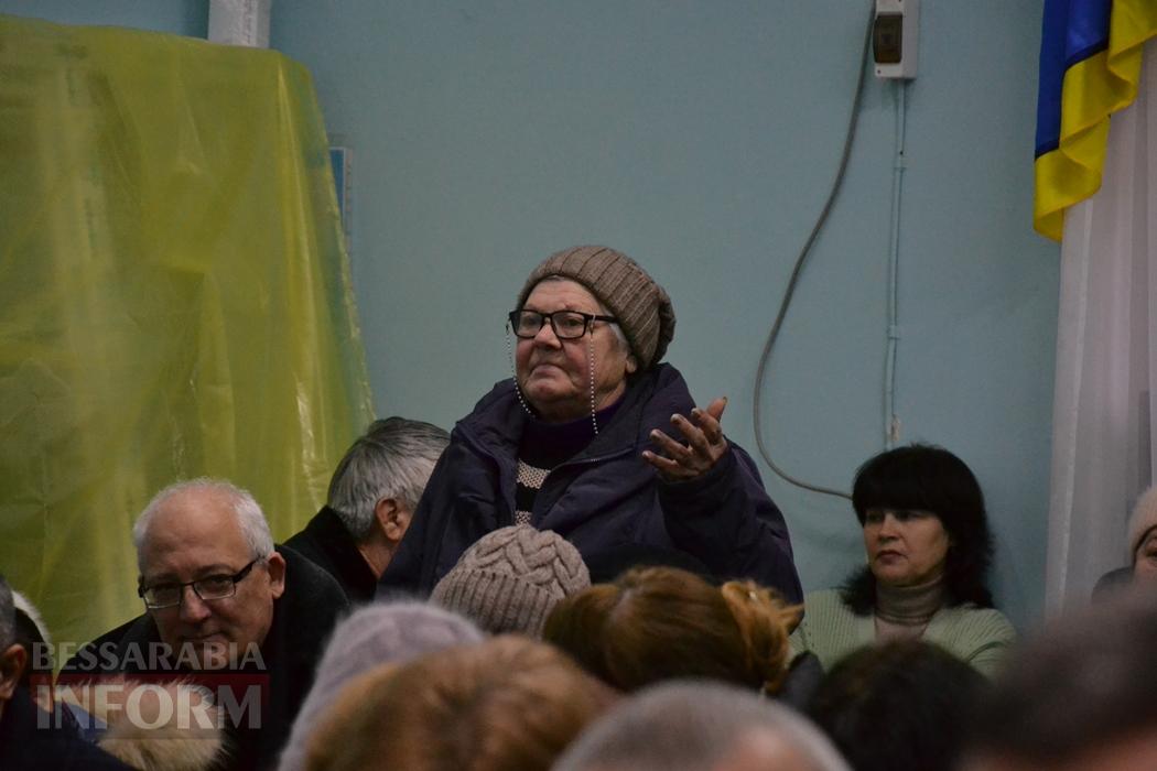 Кілійці, що не мають альтернативи електроопаленню, у відчаї прийшли на сесію через понаднормові відключення світла - влада шукає вихід