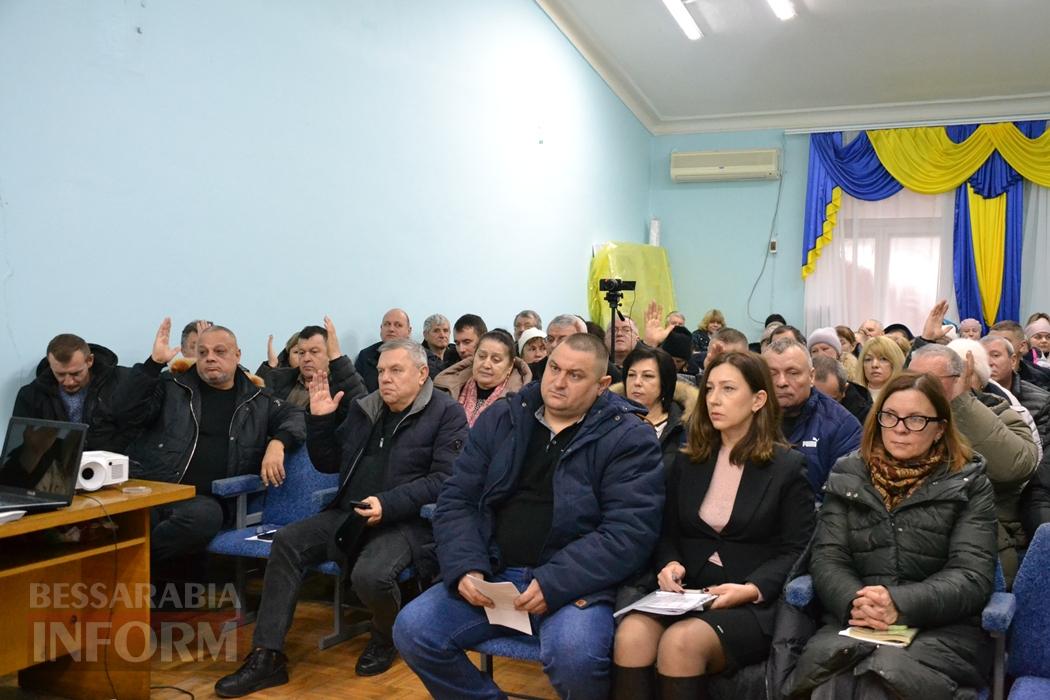 Кілійці, що не мають альтернативи електроопаленню, у відчаї прийшли на сесію через понаднормові відключення світла - влада шукає вихід