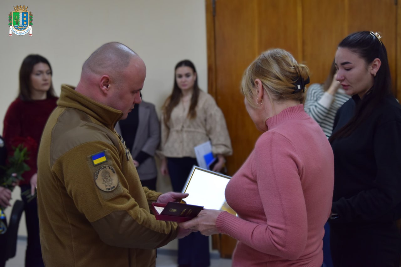 В Ізмаїльському районі посмертно нагородили нацгвардійця, який загинув ще під час боїв за Маріуполь