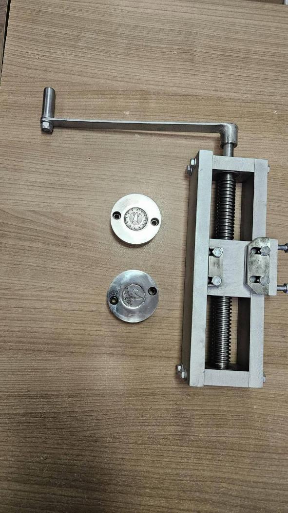 У ПП "Паланка" в українця та жителя Молдови виявили штампи та понад чотири сотні пам'ятних монет