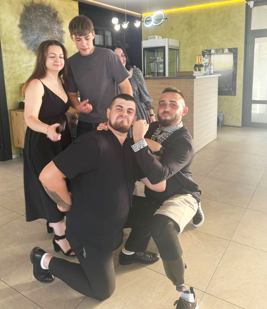 Життя після травми: попри втрату ноги, прикордонник Ізмаїльського загону одружився, повернувся у спорт та на службу