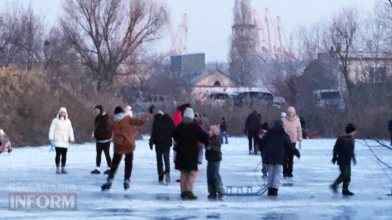 Зимові розваги на замерзлих водоймах: ізмаїльські рятувальники попереджають щодо правил поводження на льоду
