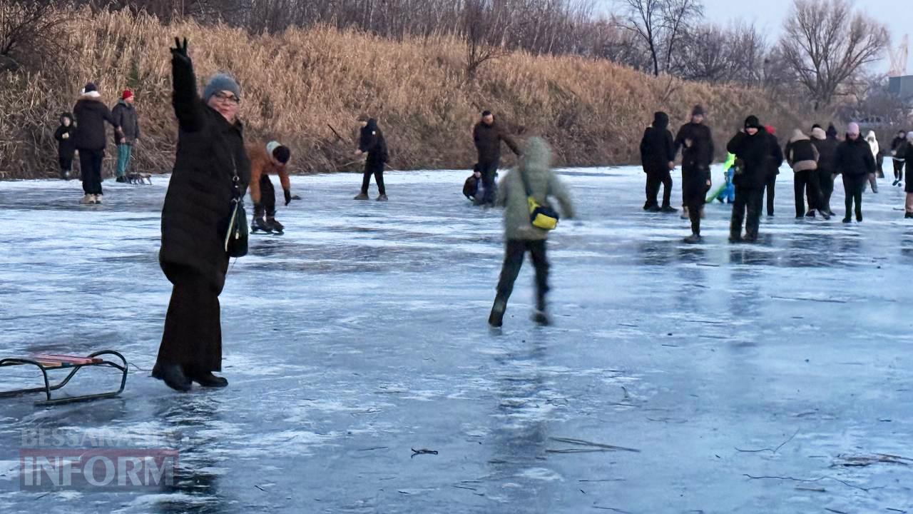 Зимові розваги на замерзлих водоймах: ізмаїльські рятувальники попереджають щодо правил поводження на льоду