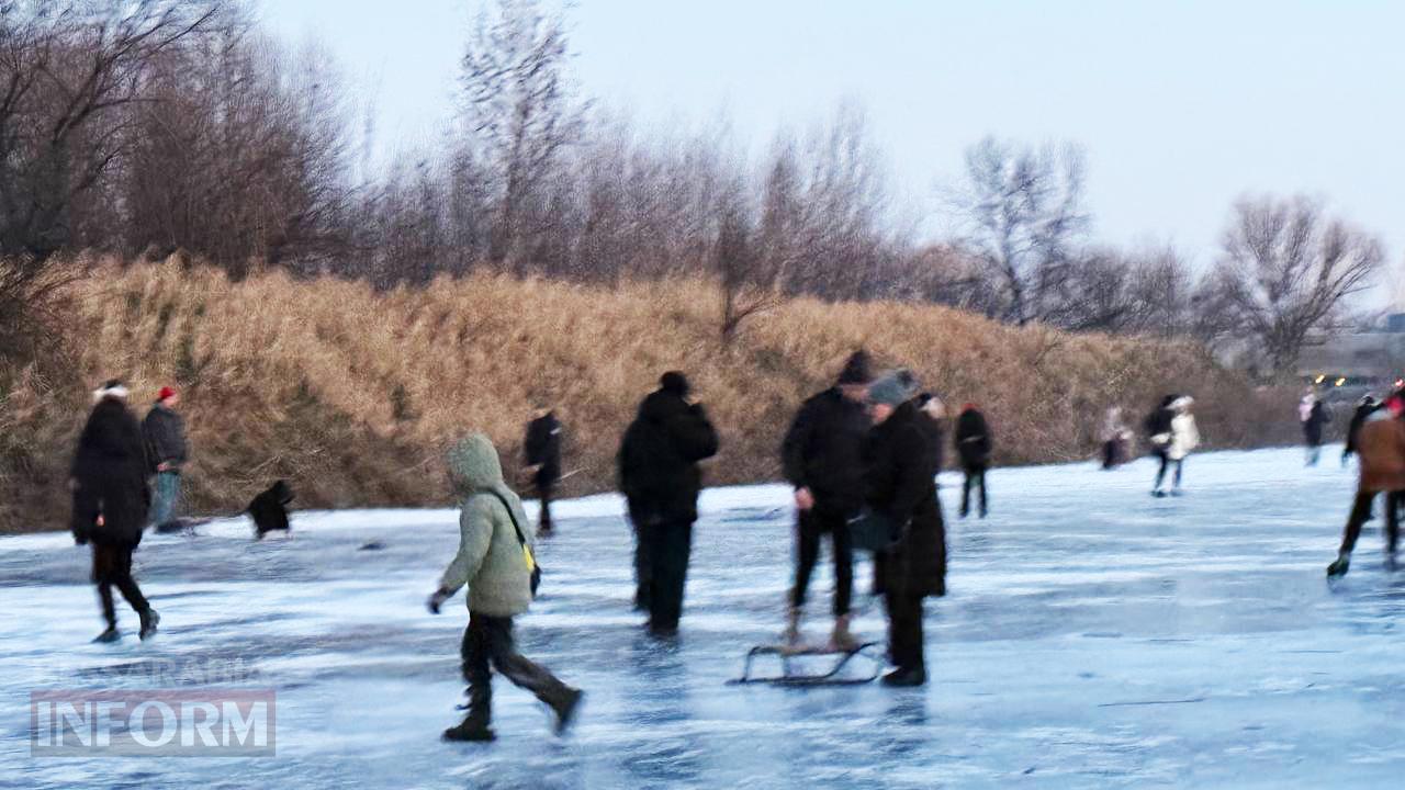 Зимові розваги на замерзлих водоймах: ізмаїльські рятувальники попереджають щодо правил поводження на льоду