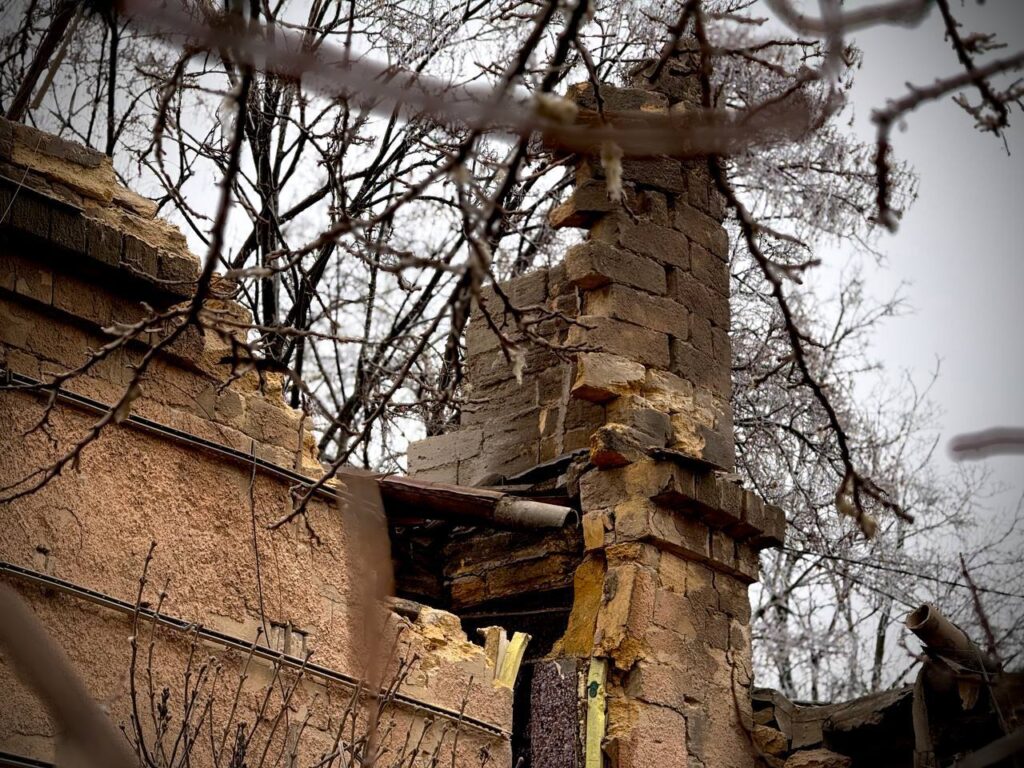 Під завалами багатоповерхівки в Одесі знайшли тіло чоловіка: пошукові роботи тривають