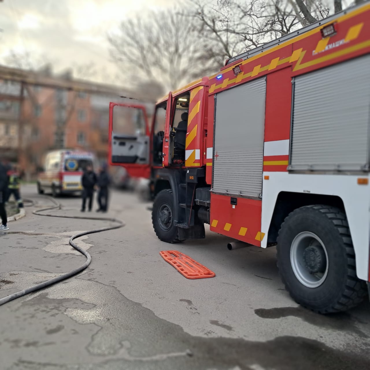 В Ізмаїлі в підвалі багатоповерхівки загорілося сміття: постраждав літній чоловік