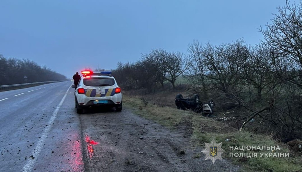 На трасі Одеса-Рені водійка не впоралася з керуванням та вилетіла в кювет