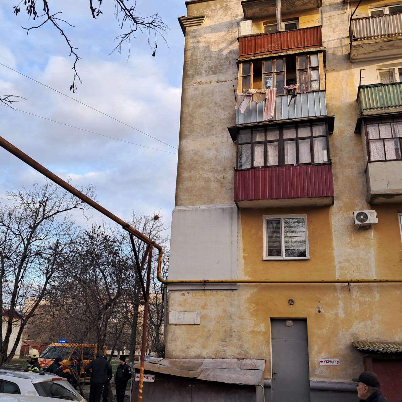 В Ізмаїлі в підвалі багатоповерхівки загорілося сміття: постраждав літній чоловік